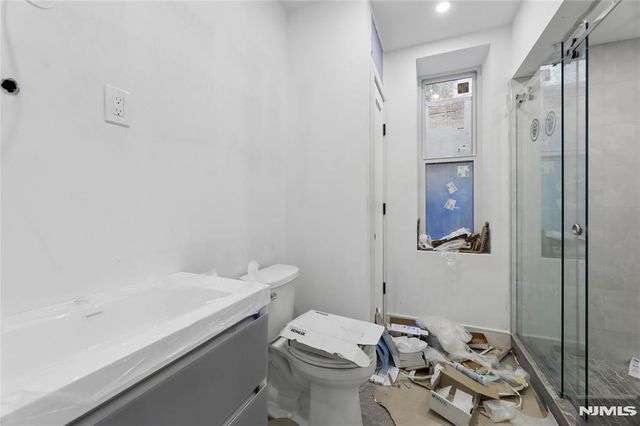 70 Carleton Road, Cresskill, NJ 07626