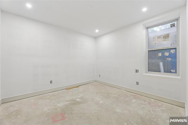 70 Carleton Road, Cresskill, NJ 07626