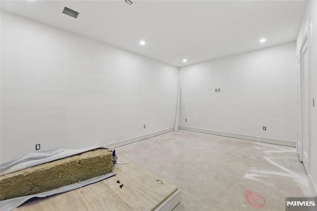 70 Carleton Road, Cresskill, NJ 07626