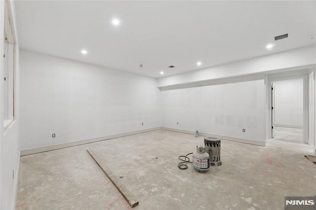 70 Carleton Road, Cresskill, NJ 07626