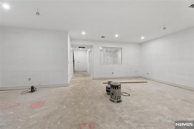 70 Carleton Road, Cresskill, NJ 07626