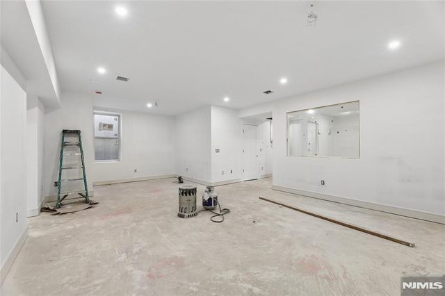 70 Carleton Road, Cresskill, NJ 07626