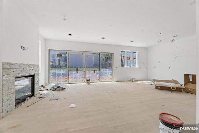 70 Carleton Road, Cresskill, NJ 07626