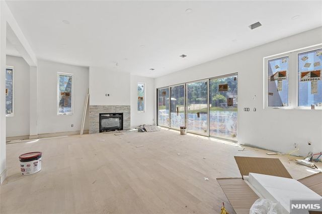 70 Carleton Road, Cresskill, NJ 07626