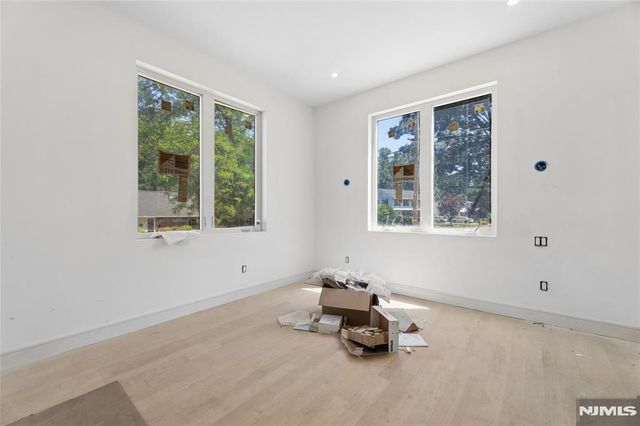 70 Carleton Road, Cresskill, NJ 07626