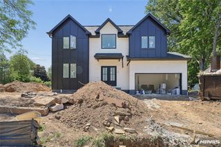 70 Carleton Road, Cresskill, NJ 07626
