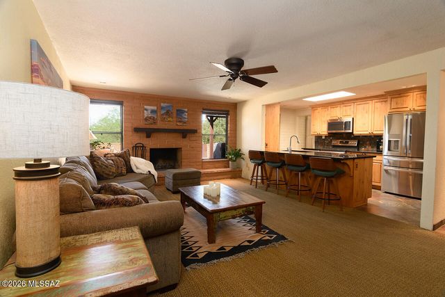 8201 N Carolyn Place, Tucson, AZ 85704