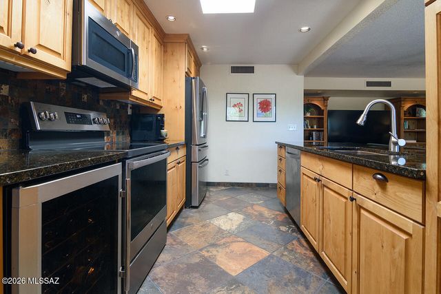 8201 N Carolyn Place, Tucson, AZ 85704