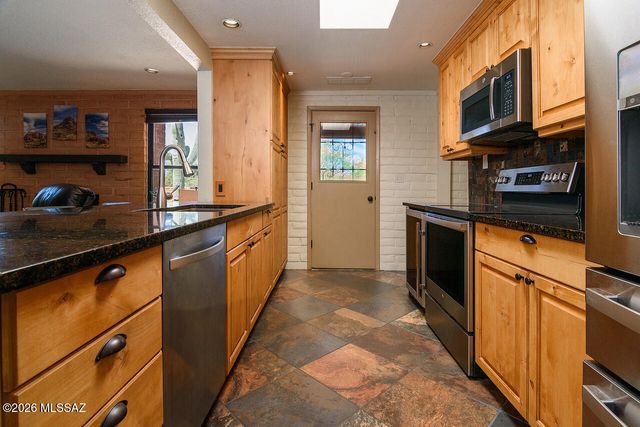 8201 N Carolyn Place, Tucson, AZ 85704