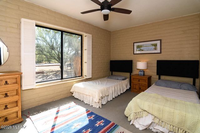 8201 N Carolyn Place, Tucson, AZ 85704