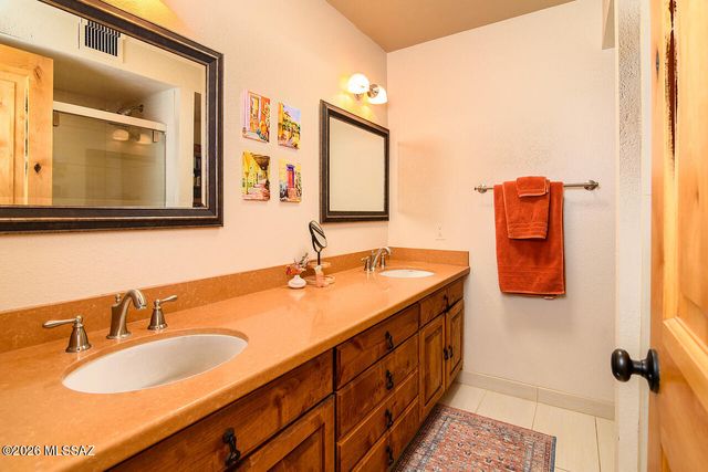 8201 N Carolyn Place, Tucson, AZ 85704