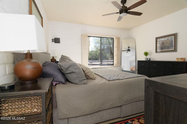 8201 N Carolyn Place, Tucson, AZ 85704