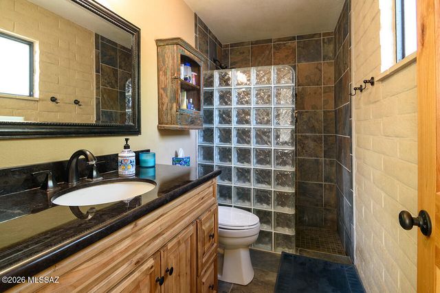 8201 N Carolyn Place, Tucson, AZ 85704