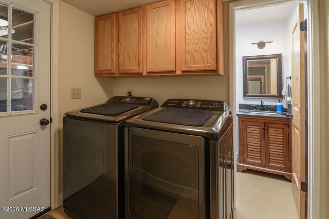 8201 N Carolyn Place, Tucson, AZ 85704