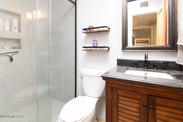 8201 N Carolyn Place, Tucson, AZ 85704