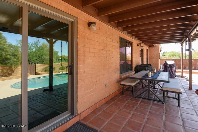 8201 N Carolyn Place, Tucson, AZ 85704