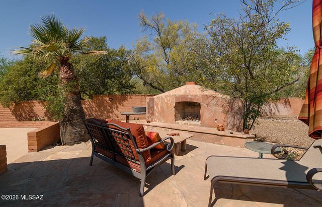 8201 N Carolyn Place, Tucson, AZ 85704