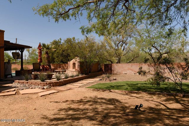 8201 N Carolyn Place, Tucson, AZ 85704
