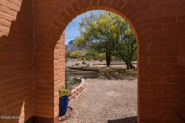 8201 N Carolyn Place, Tucson, AZ 85704