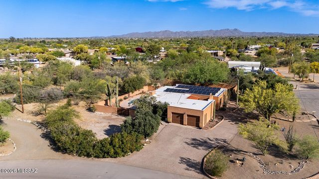8201 N Carolyn Place, Tucson, AZ 85704