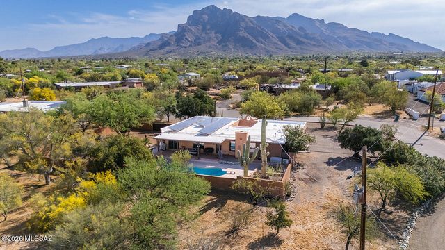 8201 N Carolyn Place, Tucson, AZ 85704