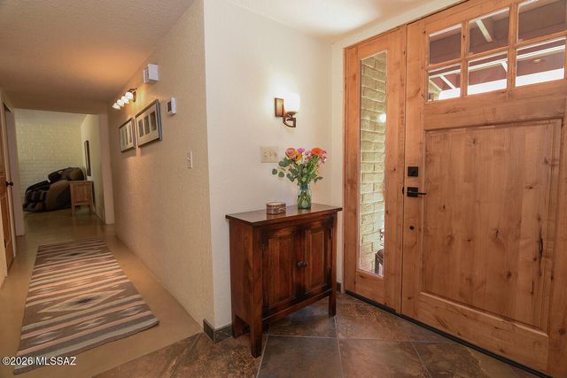 8201 N Carolyn Place, Tucson, AZ 85704