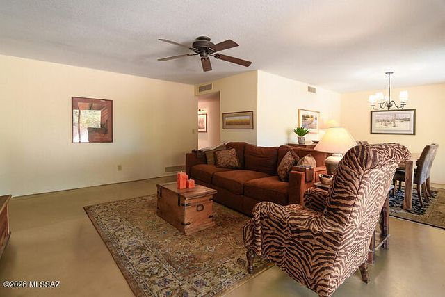 8201 N Carolyn Place, Tucson, AZ 85704