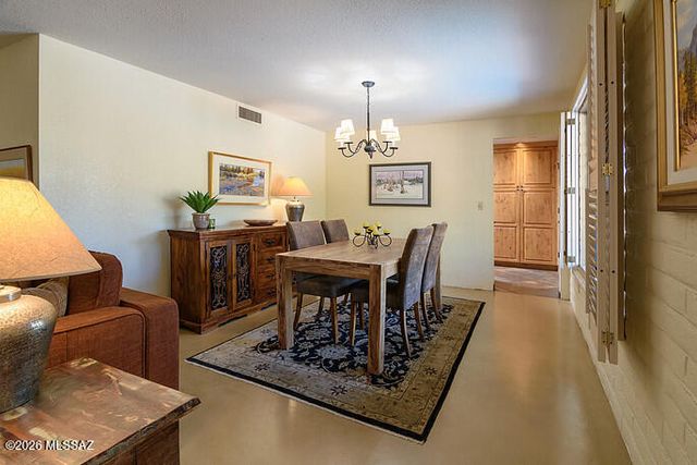 8201 N Carolyn Place, Tucson, AZ 85704