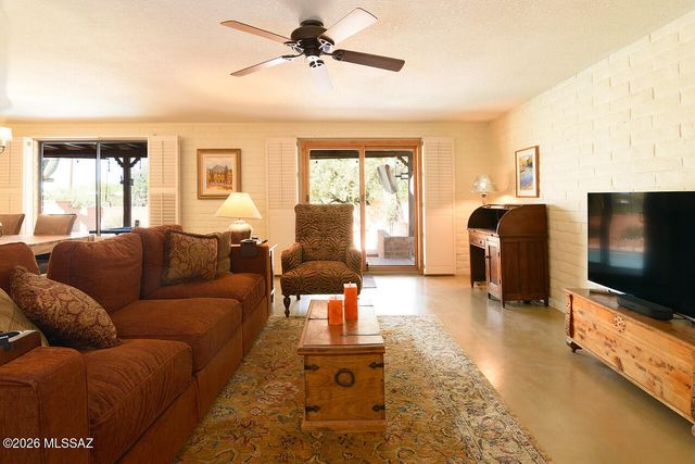 8201 N Carolyn Place, Tucson, AZ 85704