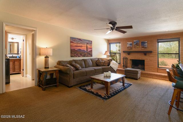 8201 N Carolyn Place, Tucson, AZ 85704