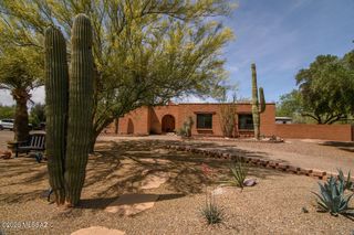 8201 N Carolyn Place, Tucson, AZ 85704