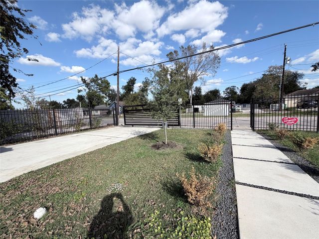 4501 Hirsch Road, Houston, TX 77026