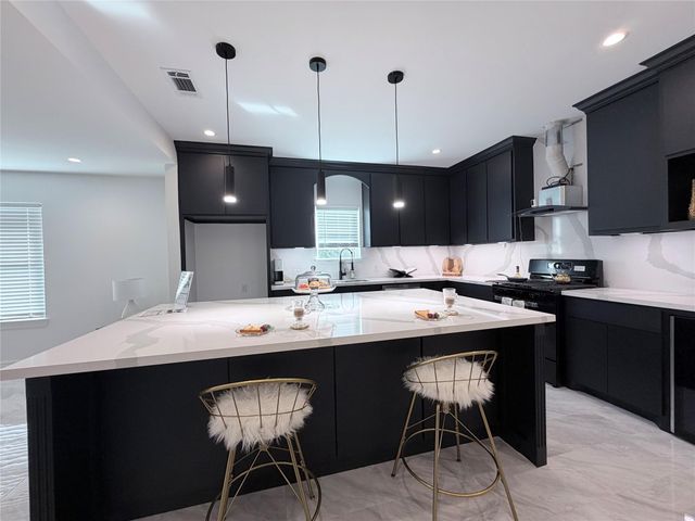 4501 Hirsch Road, Houston, TX 77026