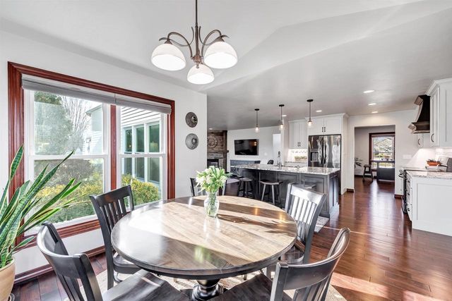 2011 WHISTLING SWAN CIRCLE, De Pere, WI 54151