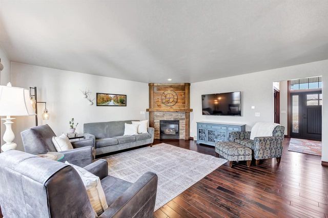 2011 WHISTLING SWAN CIRCLE, De Pere, WI 54151