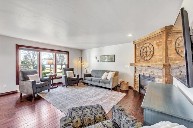 2011 WHISTLING SWAN CIRCLE, De Pere, WI 54151