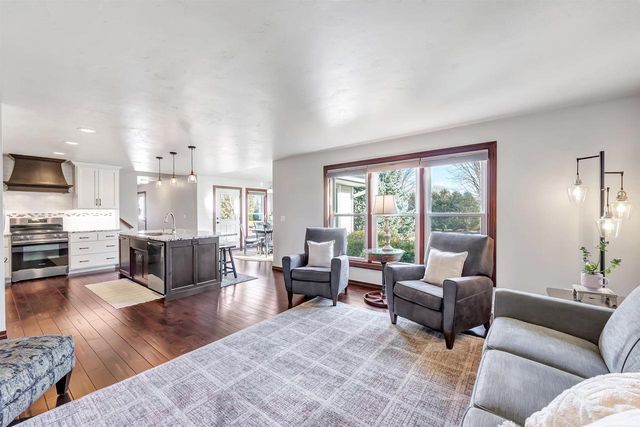 2011 WHISTLING SWAN CIRCLE, De Pere, WI 54151