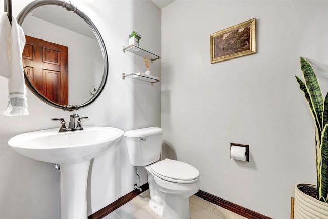 2011 WHISTLING SWAN CIRCLE, De Pere, WI 54151