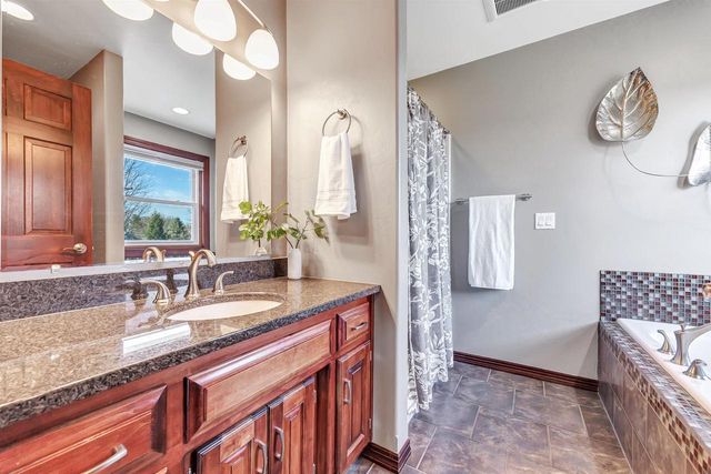 2011 WHISTLING SWAN CIRCLE, De Pere, WI 54151