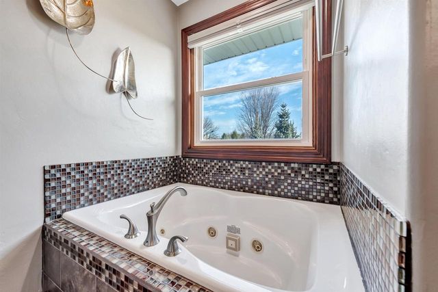 2011 WHISTLING SWAN CIRCLE, De Pere, WI 54151