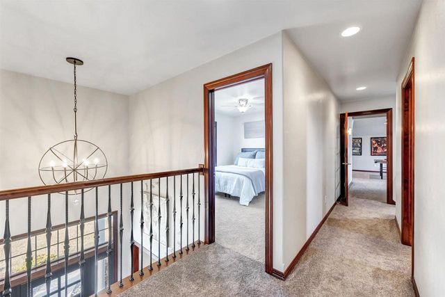 2011 WHISTLING SWAN CIRCLE, De Pere, WI 54151