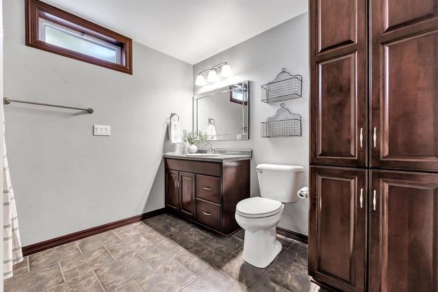 2011 WHISTLING SWAN CIRCLE, De Pere, WI 54151