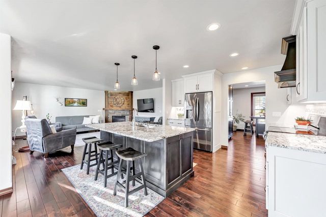 2011 WHISTLING SWAN CIRCLE, De Pere, WI 54151