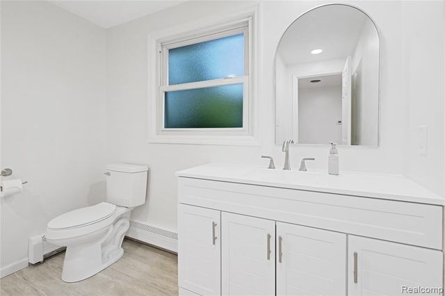 8240 Hampton Road, Grosse Ile, MI 48138