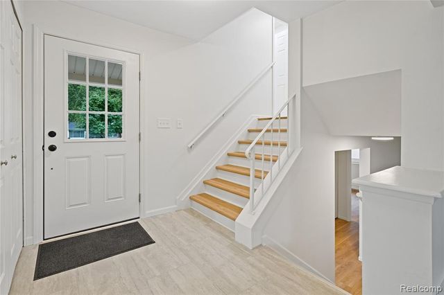 8240 Hampton Road, Grosse Ile, MI 48138