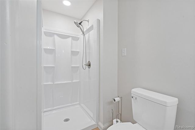 8240 Hampton Road, Grosse Ile, MI 48138