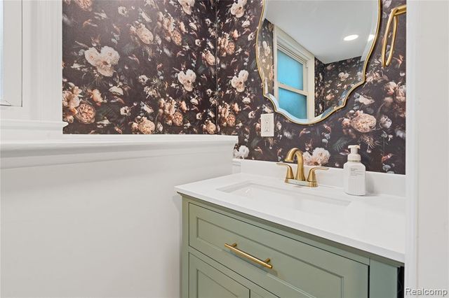 8240 Hampton Road, Grosse Ile, MI 48138