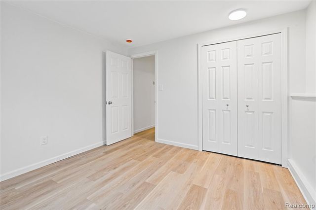 8240 Hampton Road, Grosse Ile, MI 48138