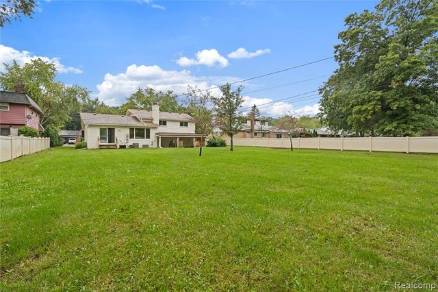 8240 Hampton Road, Grosse Ile, MI 48138