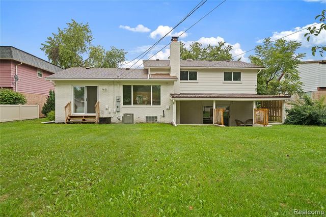 8240 Hampton Road, Grosse Ile, MI 48138